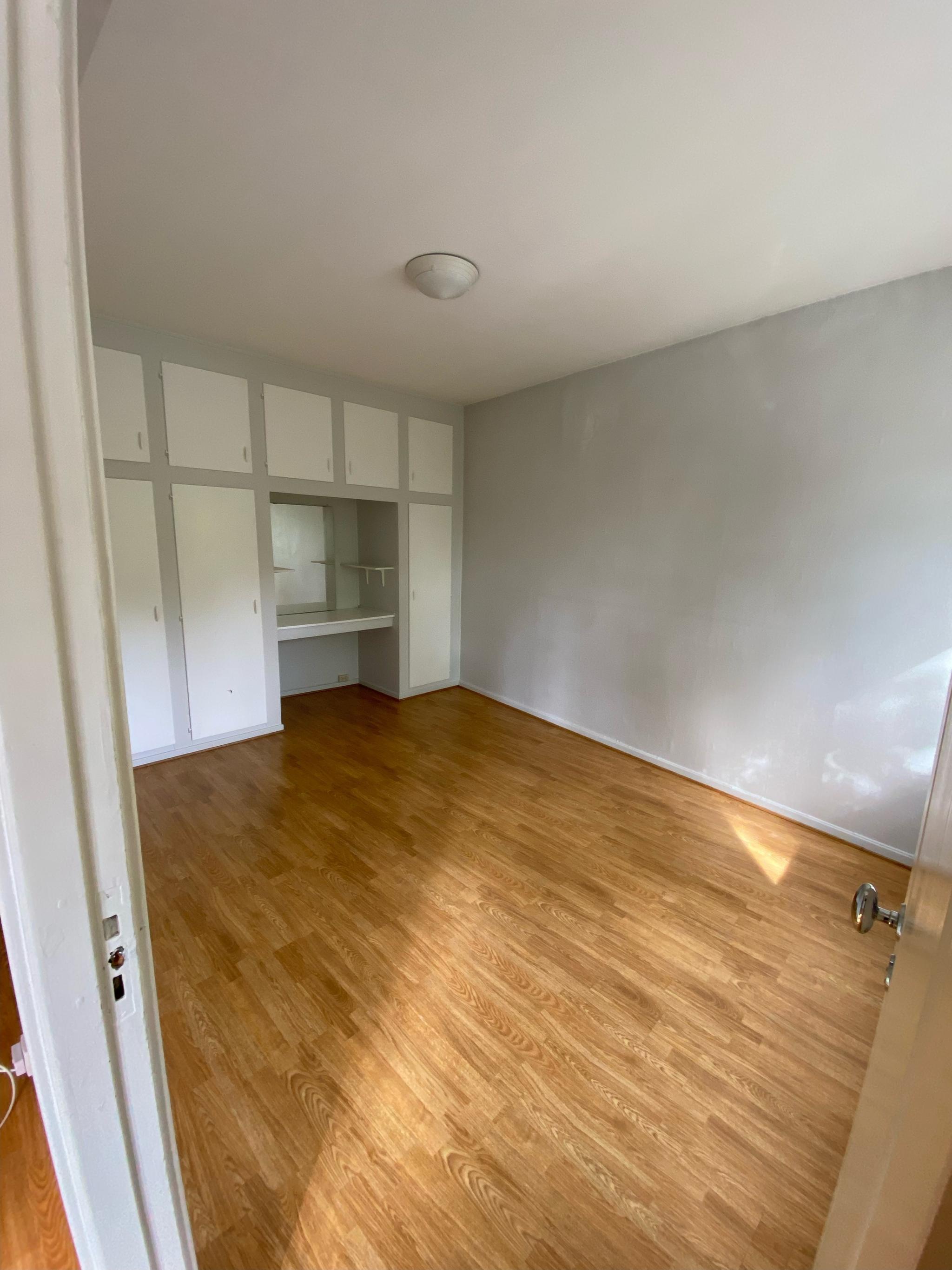 Hovedsoverom med god lagringsplass.